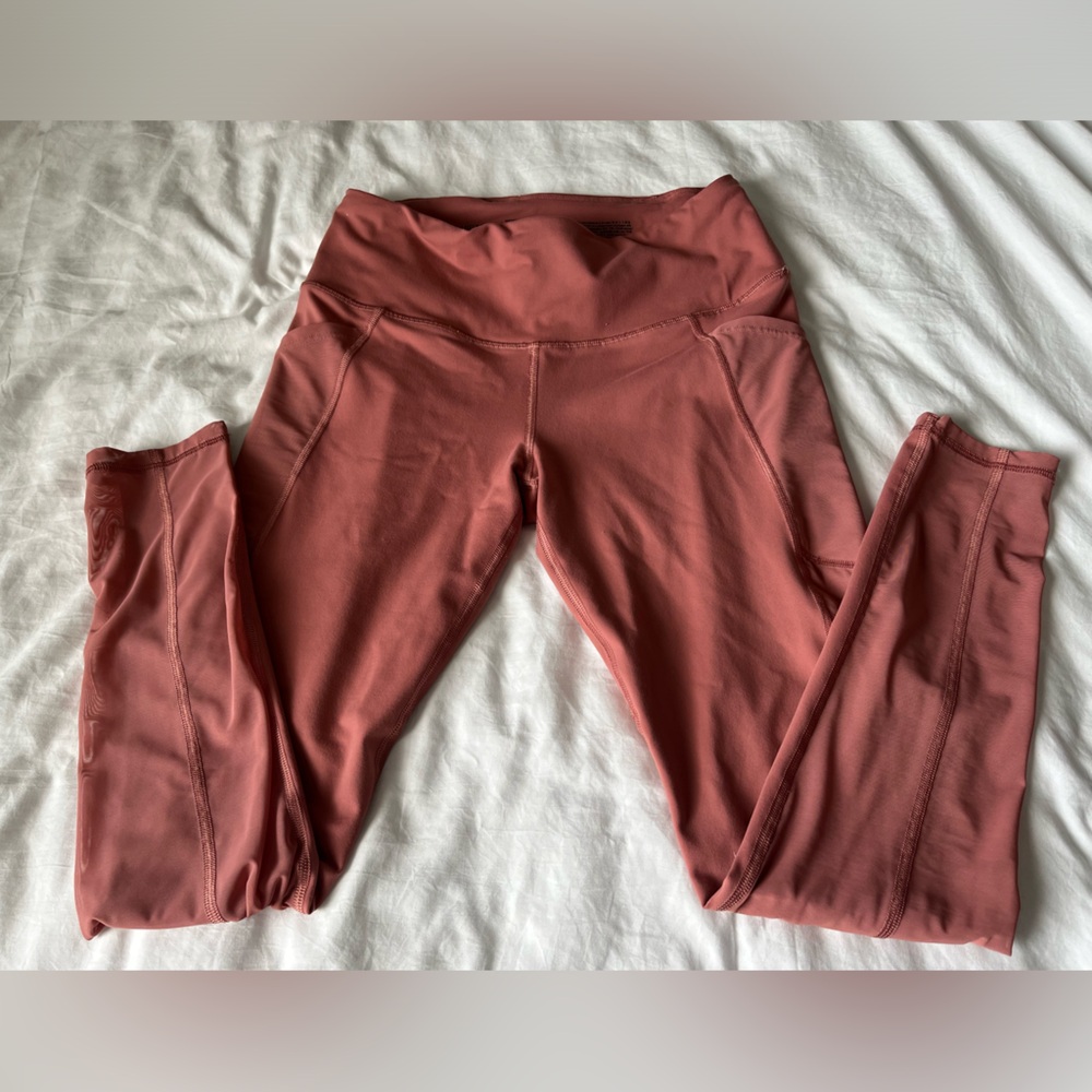 Victoria Sport Total Knockout Leggings in Mauve/Rose, Size M, MSRP $50